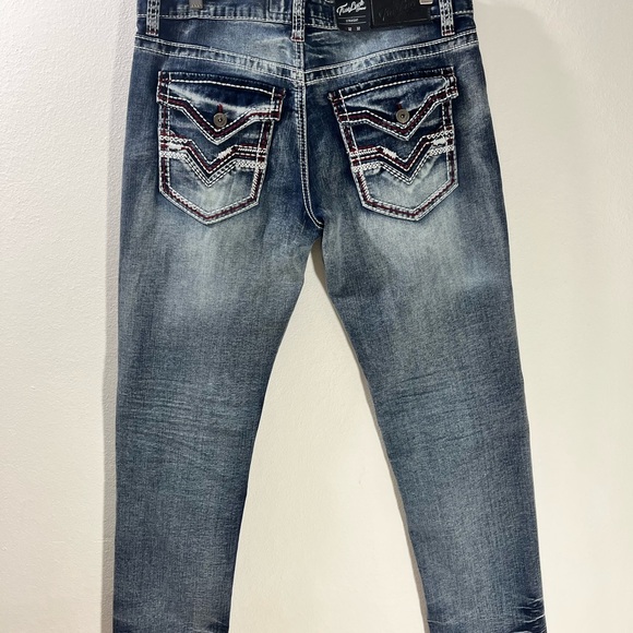 True Luck Men`s Jeans Straight Medium Wash 32x32 NWT $60 Embroidered - Picture 4 of 10